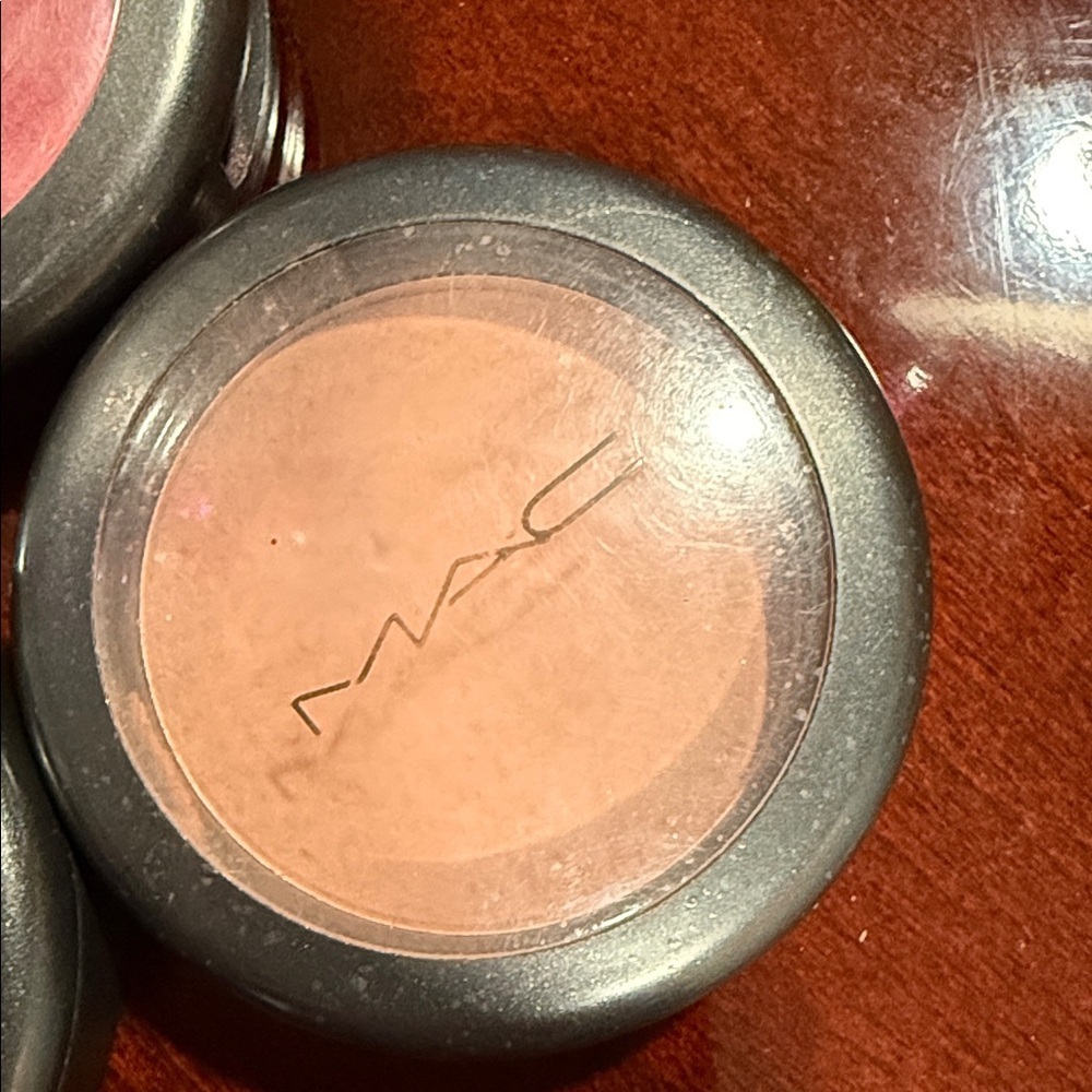 4 MAC Cosmetics Eyeshadow and Blush Set - Pink, Blue, Purple, Brown - Picture 4 of 6